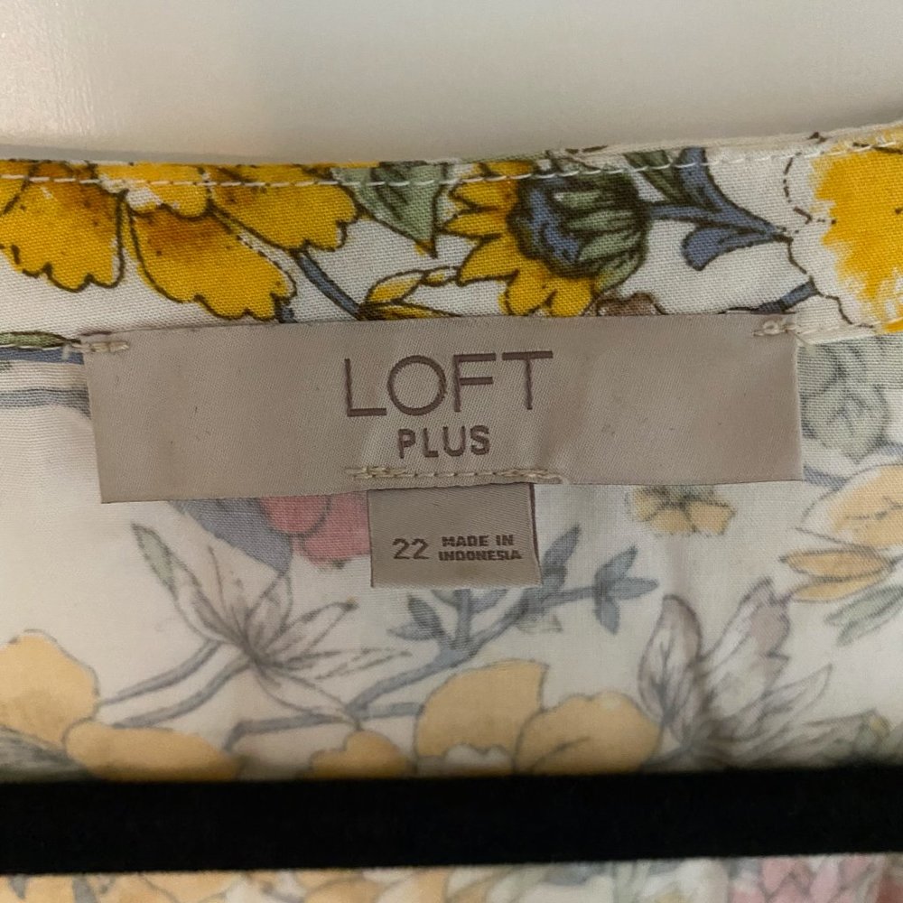 LOFT Floral Button Dress - Picture 5 of 7